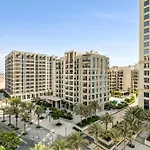 1-Bed At Creek Beach With Pool, Gym And Balcony