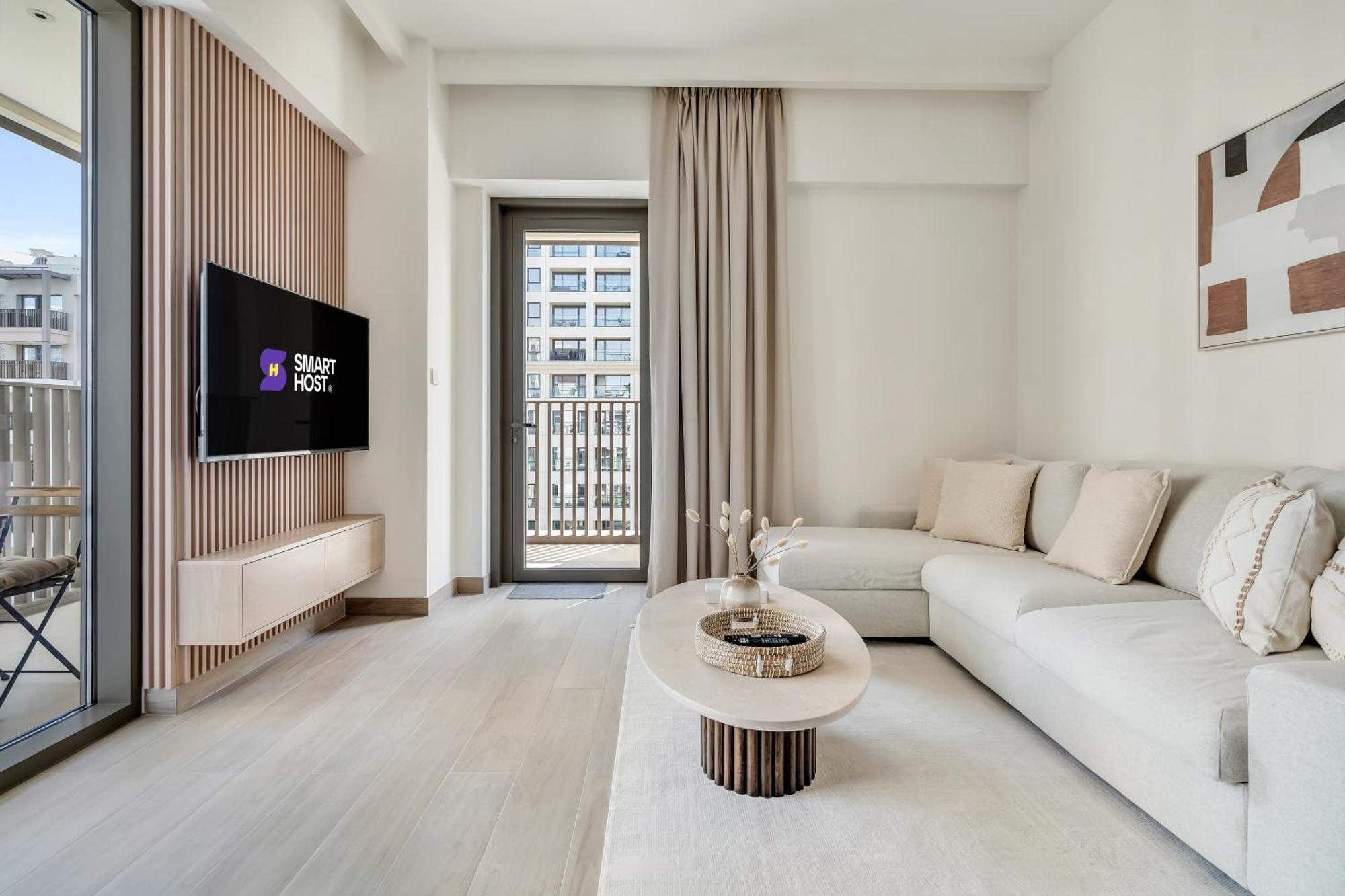 1-bed At Creek With Pool, Gym And Balcony * Dubai