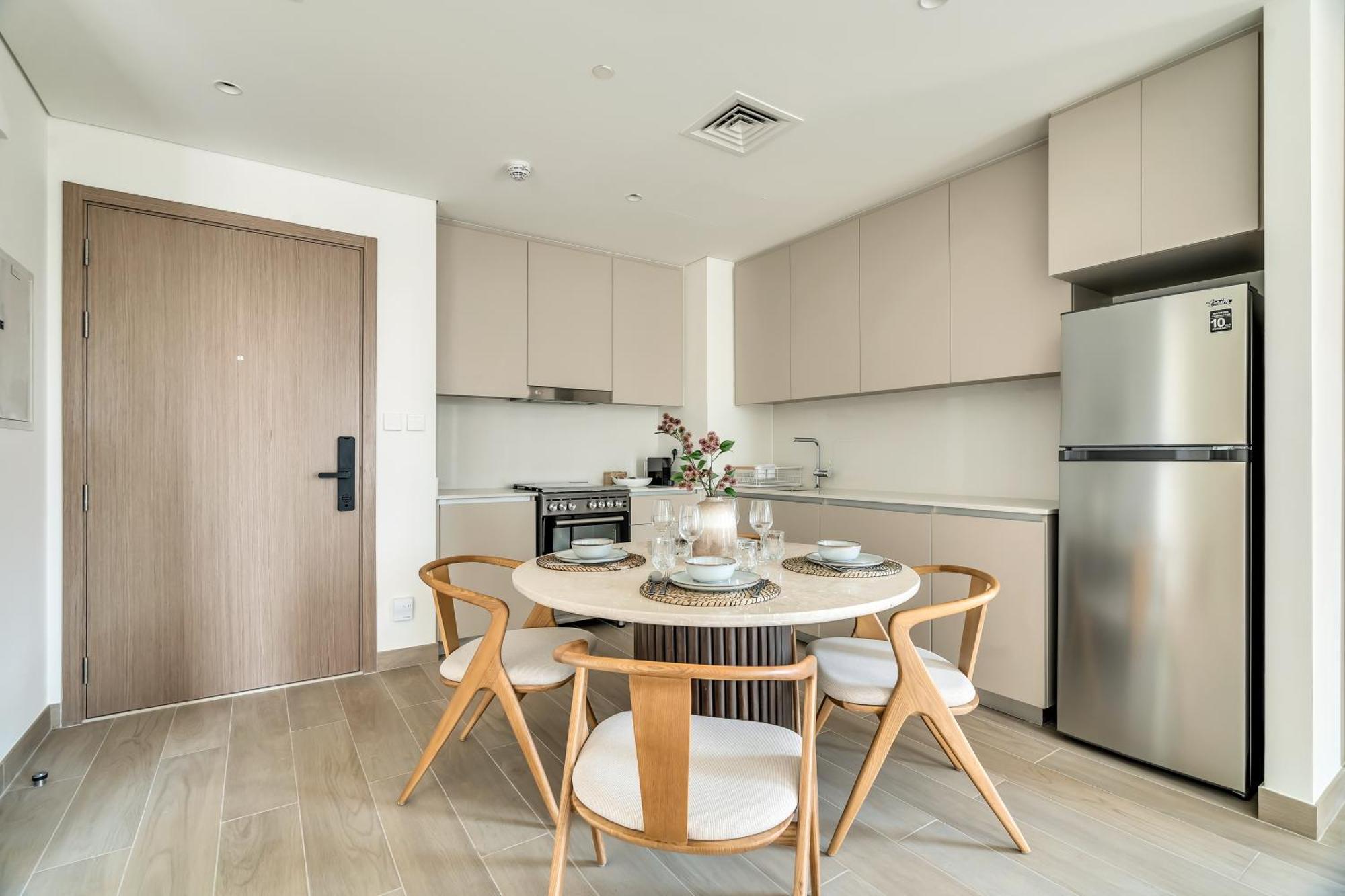 1-bed At Creek With Pool, Gym And Balcony *