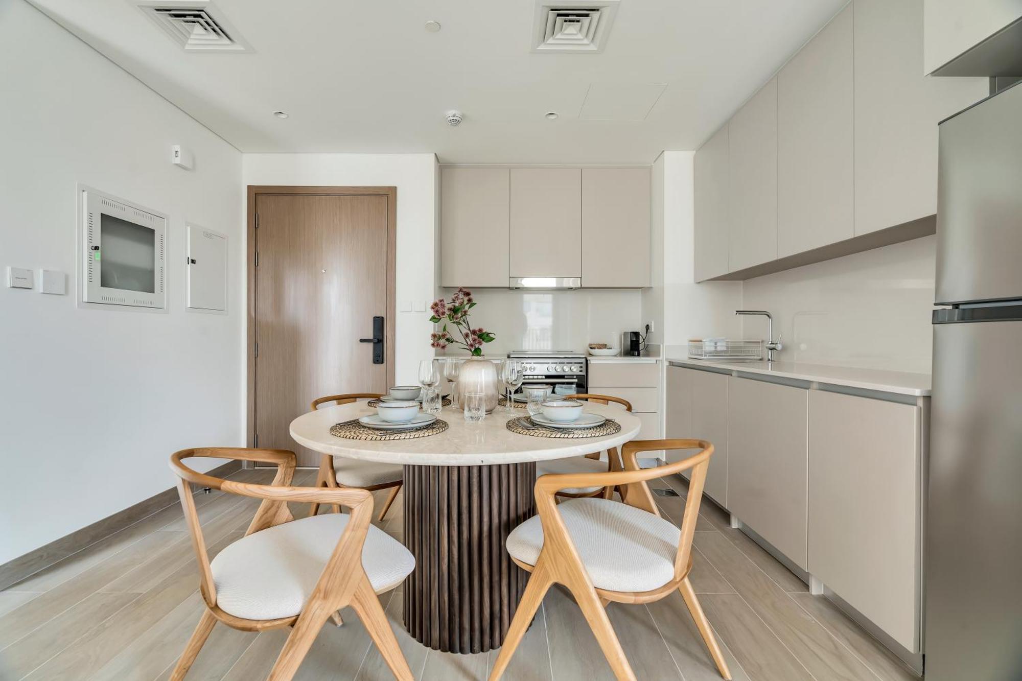 1-bed At Creek With Pool, Gym And Balcony *